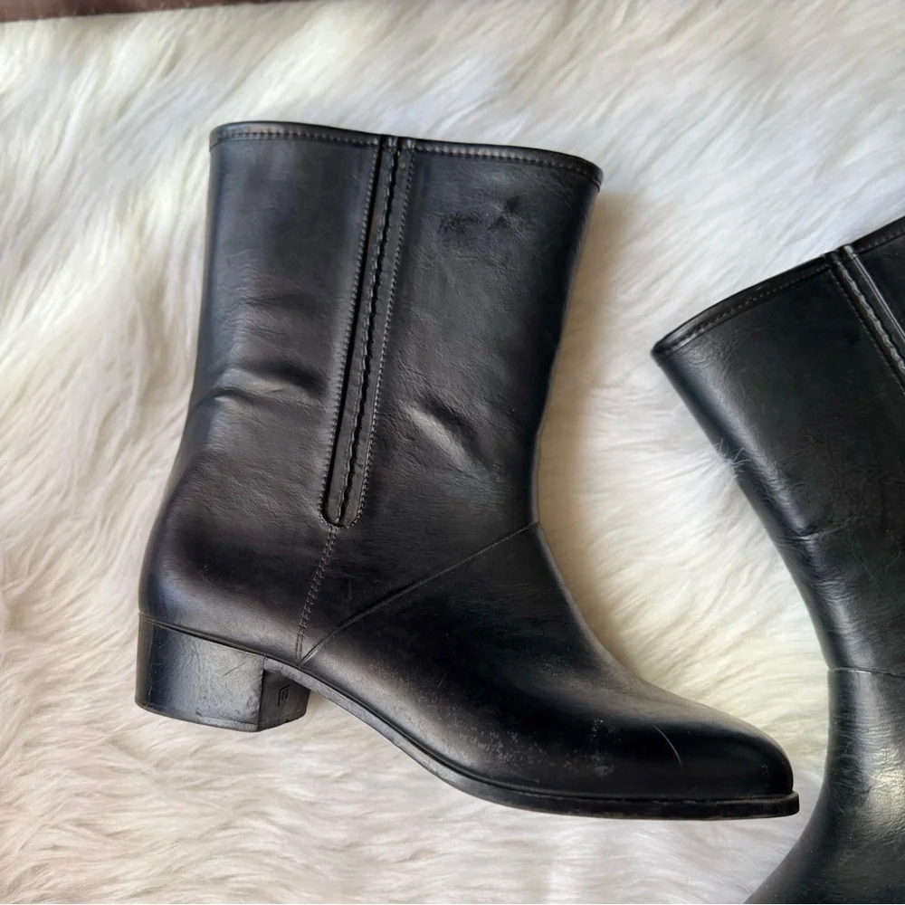 Woodbridge black outdoor